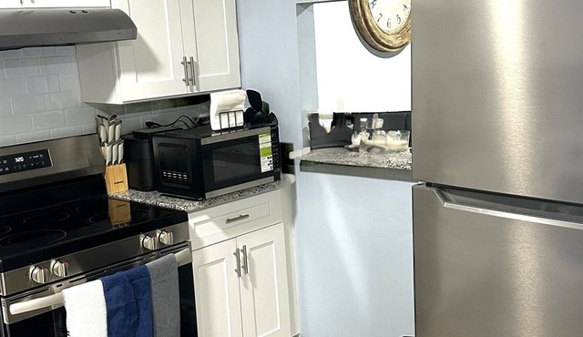 Cozy 2-bedroom apartment with WiFi, AC in tranquil Stone Mountain