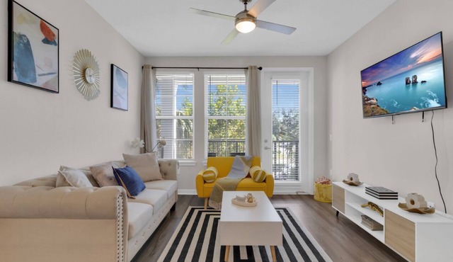 Cozy 2 Bedroom Apartment in Winter Garden with fast wifi, pool & fitness room