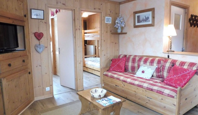 Cozy 2-Bedroom Apartment with Cabins in Crest-Voland - Near Slopes, Sleeps 6