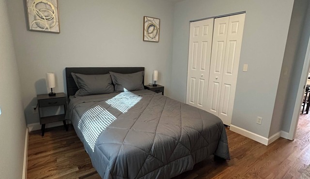 Cozy 2-bedroom apartment in peaceful Fayetteville with AC