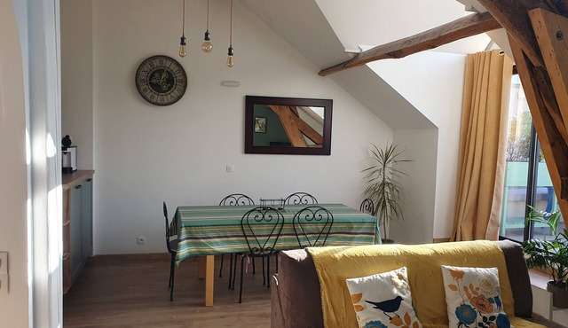 Cozy 2-bedroom apartment with WiFi, secured car park, minutes away from Disney