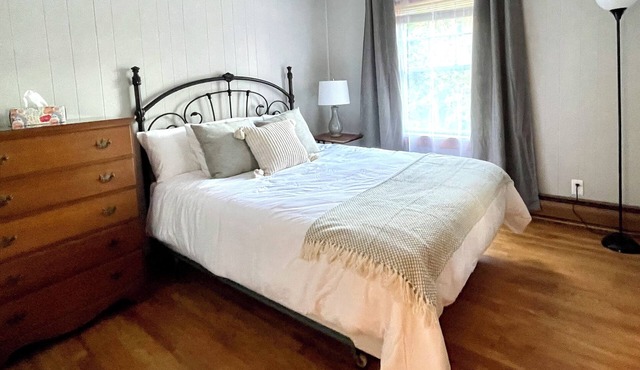 Cozy 2-bedroom Apartment within Walking Distance to Mass MoCA and Downtown
