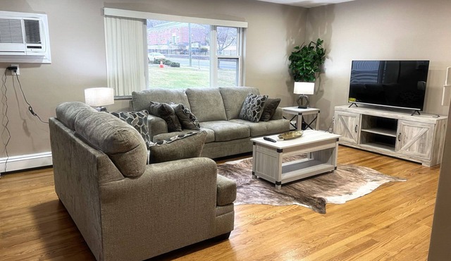 Cozy 2-bedroom apartment 20 mins to NYC with WiFi, AC