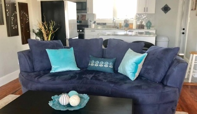 Cozy 2-bedroom apartment in Wilmington with AC , WiFi and Private Parking.