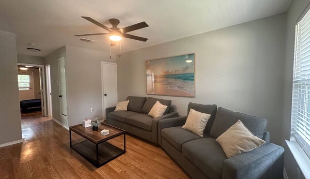 Cozy 2-bedroom apartment in wonderful Arlington with WiFi, AC