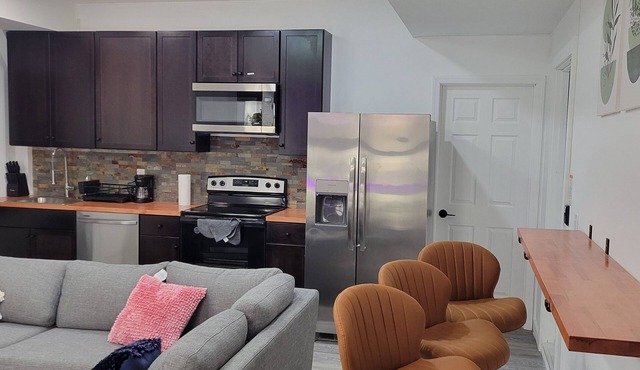 Cozy 2-bedroom apartment in awesome Elizabeth with WiFi, AC