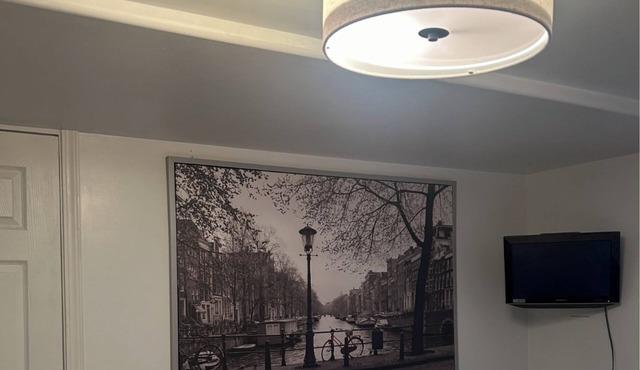 Cozy 2 bedroom, apartment in downtown Hillsboro with AC, WiFi, fitness room.