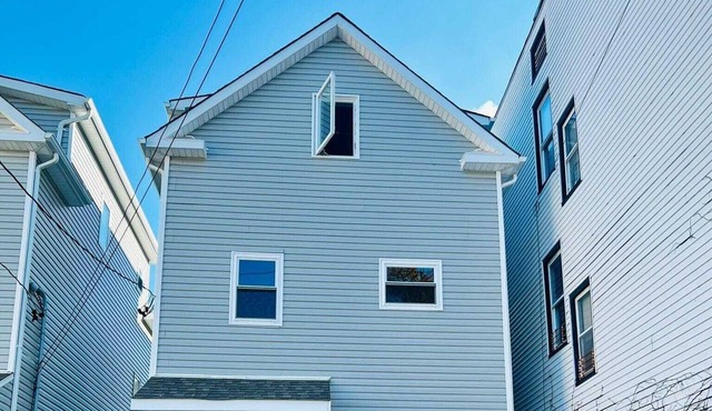 Cozy 2-bedroom apartment with WiFi, AC in Irvington