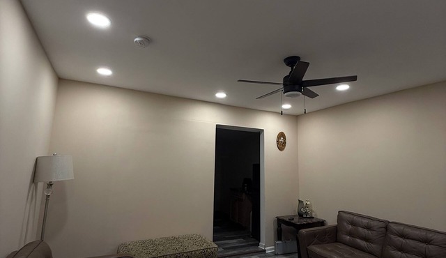 Cozy 2-bedroom apartment in tranquil Lansdowne with AC