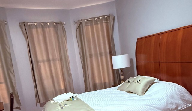 Cozy 2-bedroom apartment in charming New Haven near Downtown and Yale Hospital