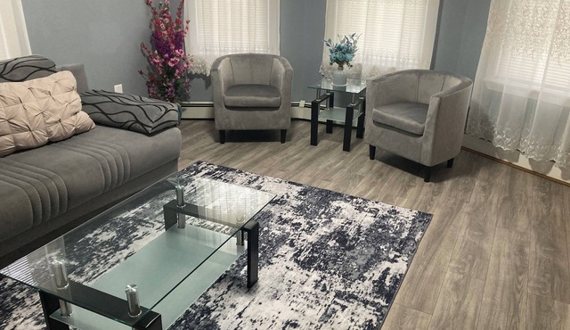 Cozy 2-bedroom apartment in marvelous Pawtucket walking distance to stadium