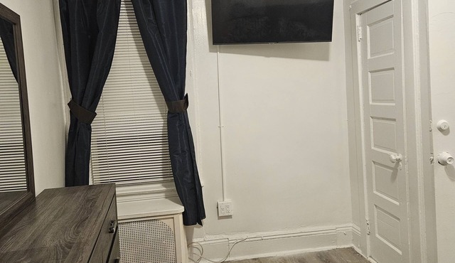 Cozy 2 bedroom apartment in a two-family house vert private in Bronx