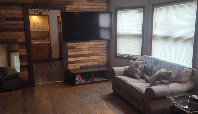 Cozy 2-bedroom apartment with WiFi, AC in Bessemer