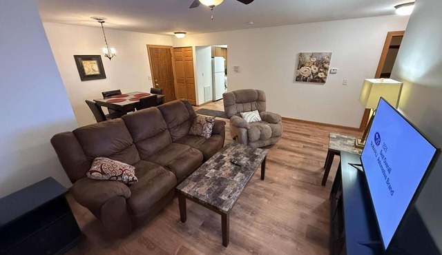 Cozy 2-Bedroom Apartment by Starved Rock