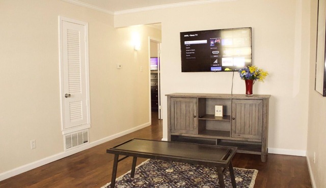 Cozy 2-Bedroom Apartment