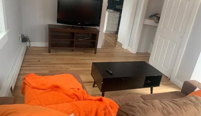 Cozy 2-bedroom apartment, New bathroom, New kitchen, washer and dryer in unit.nn