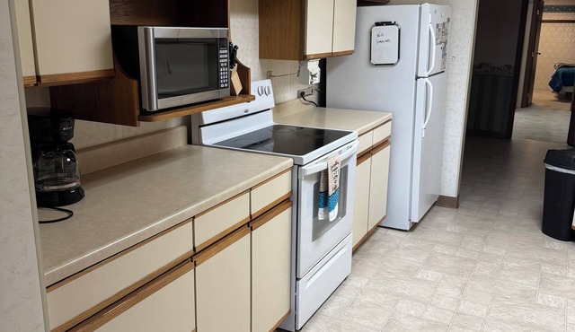 Cozy 2-bedroom apartment in peaceful Redfield with WiFi