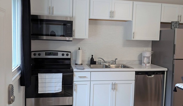 Cozy 2-bedroom apartment in welcoming Sandwich with AC