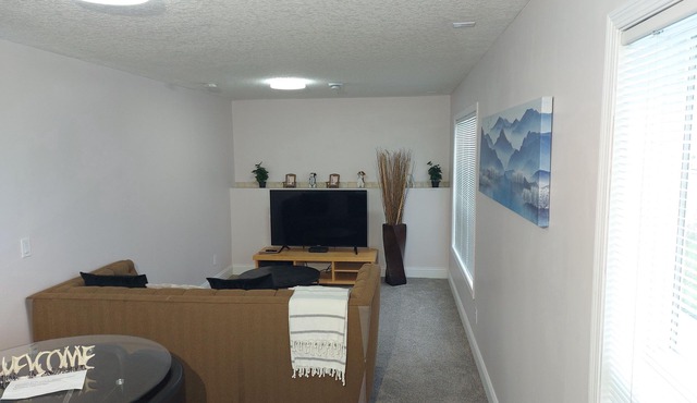 COZY 2 BEDROOM APARTMENT