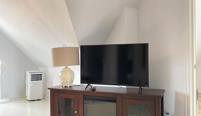 Cozy 2-Bedroom Apartment In Historical Building.