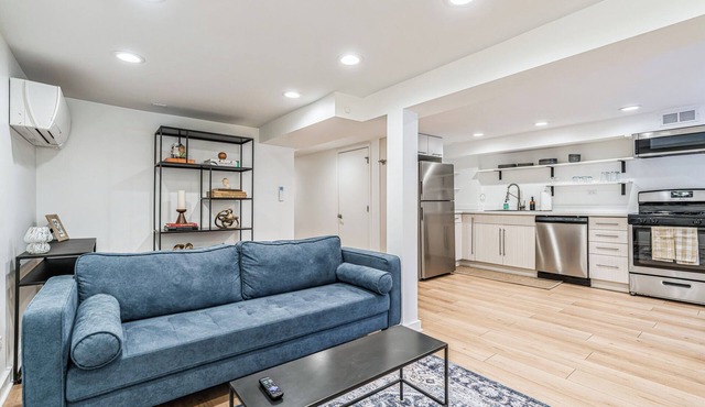 Cozy 2-Bedroom Apartment with WiFi, AC & More in Hip Logan Square
