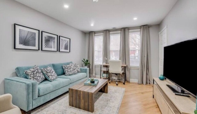 Cozy 2-bedroom apartment in awesome Chicago with Free Parking