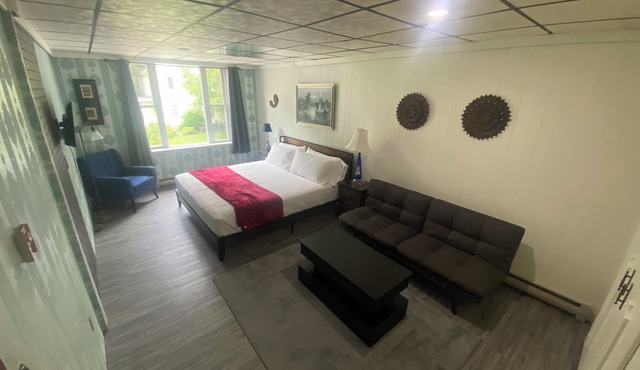 Cozy 2-bedroom apartment in enjoyable Elkader with AC, WiFi, view of downtown