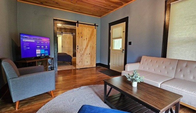 Cozy 2 Bedroom Apartment!