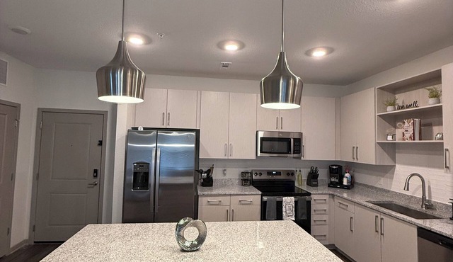 Cozy 2-bedroom apartment in Madison with Top-Tier Amenities