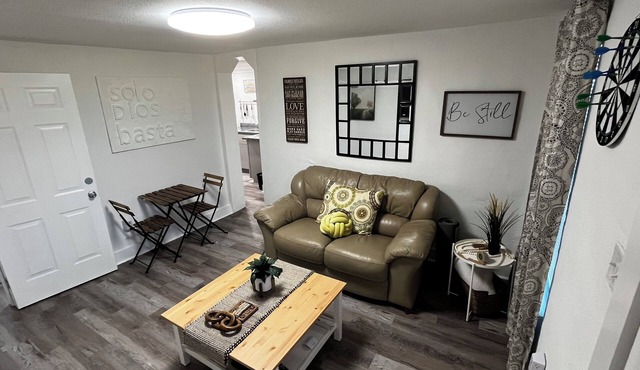 Cozy 2-bedroom apartment with WiFi and AC in downtown Orlando near All