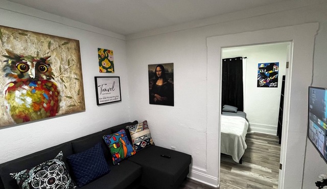 Cozy 2-bedroom apartment, Downtown Orlando with WiFi, AC and King size Bed