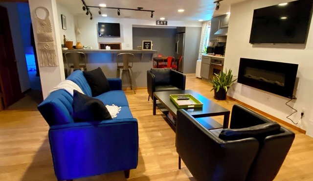 Cozy 2-bedroom apartment in welcoming Seattle with WiFi, AC