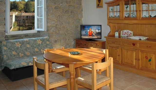 Cozy 2-bedroom apartment in marvelous Jaujac with AC