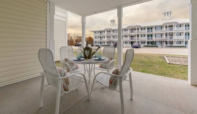 Cozy 2-bedroom apartment in fantastic Flint with AC, fitness room, WiFi