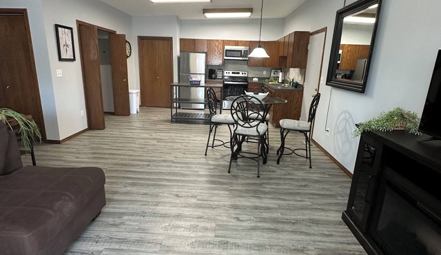 Cozy 2-bedroom apartment in Urbana with WiFi, AC, and 2 car garage