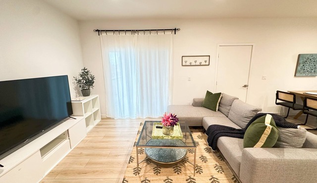 Cozy 2-bedroom apt West University Health Sciences Pomona