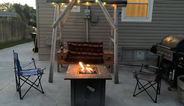 Cozy 2 bedroom basement get a way - Close to Downtown