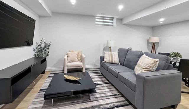 Cozy 2-Bedroom Basement Apt with Separate Entrance