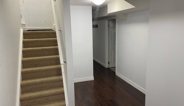 Cozy 2 bedroom Basement Apartment with Modern Amenities