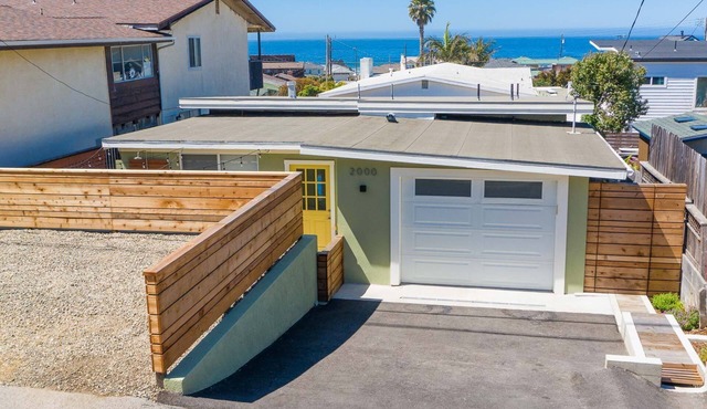 Cozy 2 Bedroom Beach Town Getaway Cottage