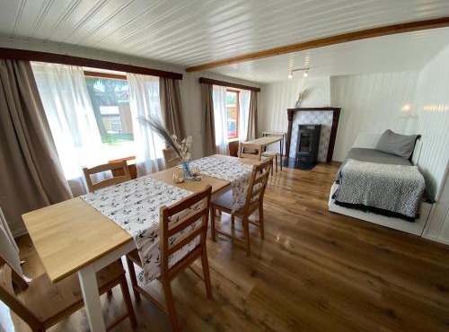 Cozy 2-Bedroom Bungalow