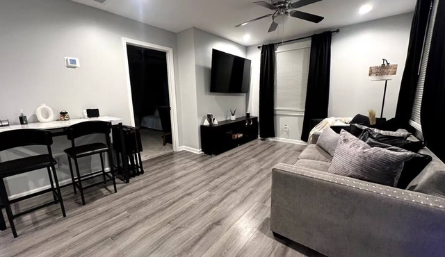 Cozy 2-bedroom bungalow with AC, WiFi in Columbia near Fort Jackson