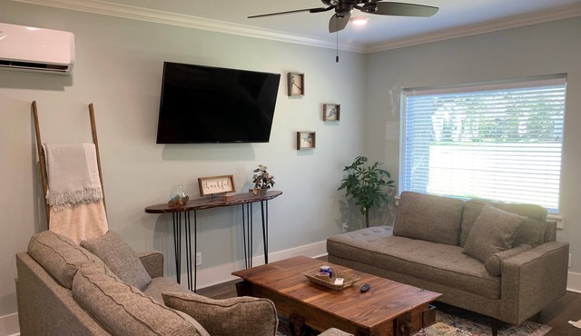 Cozy 2 bedroom bungalow