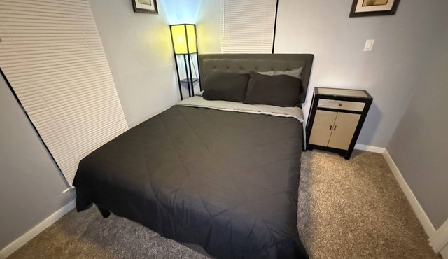 Cozy 2-bedroom bungalow in tranquil Austin with music studio and fitness room