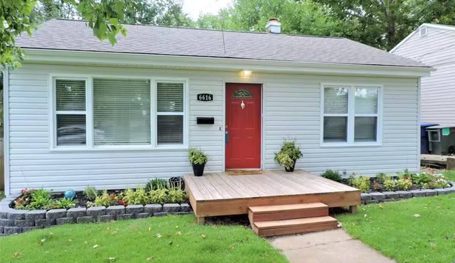 Cozy 2-bedroom bungalow in enjoyable St. Louis with WiFi, AC