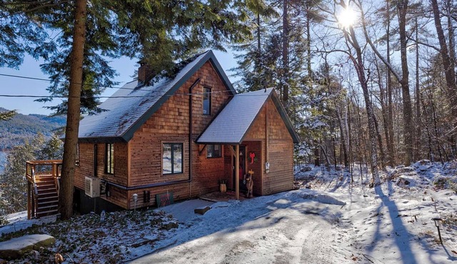 Cozy 2-bedroom chalet in superb Bolton Landing with AC