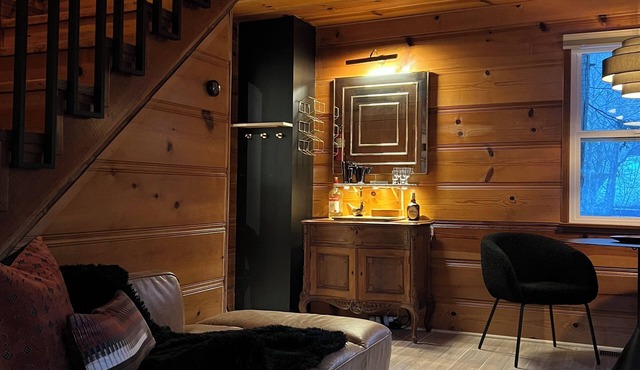 Cozy 2-bedroom cabin in charming Lake Arrowhead with full kitchen and WiFi