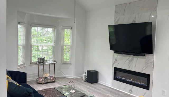 Cozy 2-bedroom condo in welcoming Upper Marlboro with AC, WiFi.