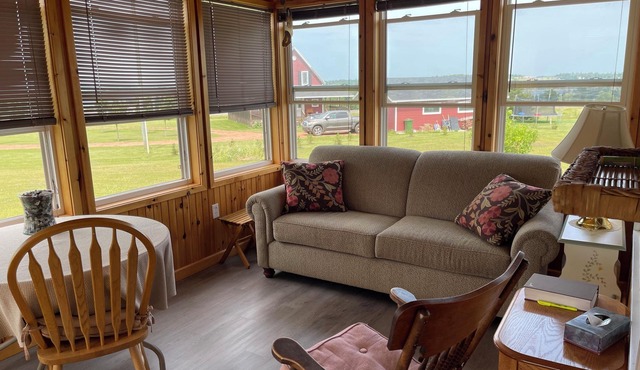 Cozy 2-bedroom cottage overlooking Saint Peters Bay AC, WiFi & gorgeous sunsets