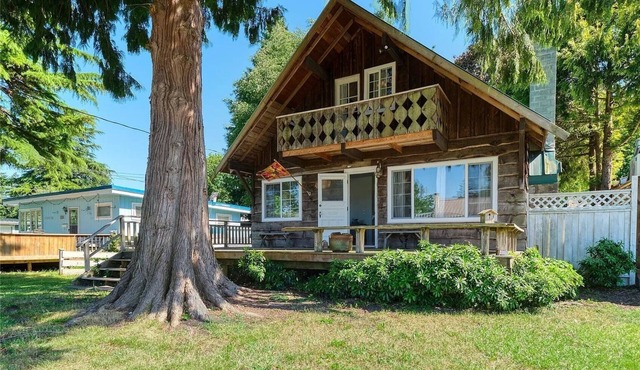 Cozy 2-bedroom cabin in peaceful Point Roberts getaway